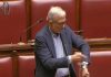 Giachetti si ammanetta al banco della Camera: “Io in Aula finché maggioranza non sblocca Vigilanza Rai”