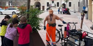 Sabato Rivarolo festeggia la Giornata mondiale delle api con gli studenti in piazza Finzi