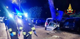 Auto contro albero a Forlì, morte due ragazze