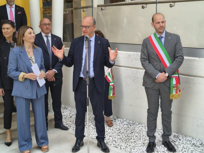 inaugurazione-scuola-primaria-roverbella-valditara-10