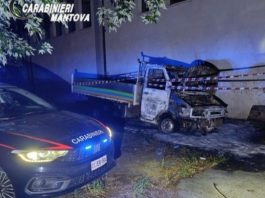 Castel d’Ario, fiamme nella notte: distrutto il furgone della polisportiva