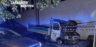 Castel d’Ario, fiamme nella notte: distrutto il furgone della polisportiva