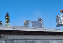 Canedole, incendio sul tetto della porcilaia: distrutti i pannelli fotovoltaici