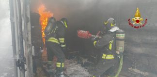 Monzambano, incendio al campeggio Alto Mincio, container in fiamme