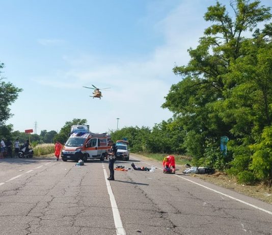 Gravissimo scooterista 46enne dopo l’urto con ciclista in viale Favorita