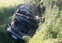 Sbandata nella notte a Suzzara: Fiat Punto nel fossato, 33enne in ospedale
