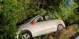Palidano, auto fuori strada nella notte: coinvolte cinque persone