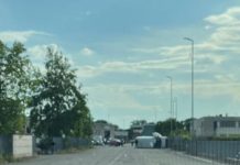 Porto, schianto alla Malpensata: furgone si ribalta su un fianco. Ferita 25enne