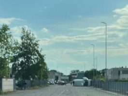 Porto, schianto alla Malpensata: furgone si ribalta su un fianco. Ferita 25enne