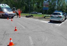Moto tampona auto alla rotonda dell’Itis: centauro 17enne rovina a terra e finisce all’ospedale