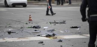 Scontro tra auto e moto a Milano nella notte, morto un 21enne