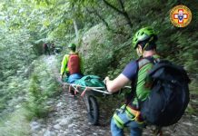 Precipita in un dirupo e finisce nel torrente, morto escursionista