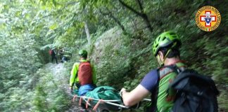 Precipita in un dirupo e finisce nel torrente, morto escursionista