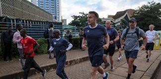 Sorpresa a Nairobi: Macron corre con Kipchoge, leggenda della maratona