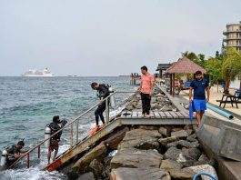 Italiani morti alle Maldive, missione internazionale finita: materiale recuperato consegnato a polizia