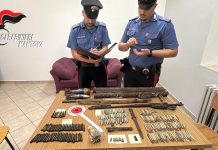 Melara, arsenale di armi e munizioni non denunciate in casa: nei guai 44enne