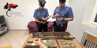 Melara, arsenale di armi e munizioni non denunciate in casa: nei guai 44enne