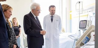 Auto sulla folla a Modena, cinque feriti ancora ricoverati: Mattarella e Meloni in visita
