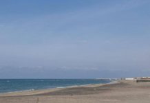 Cadavere sul bagnasciuga a Ostia, indagini in corso