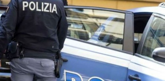 Accecata dalla gelosia litiga col fidanzato e lo accoltella: 21enne denunciata