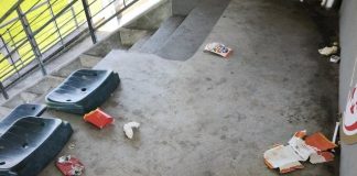 Volta Mantovana, ancora vandalismi allo stadio: rifiuti e vetri rotti sugli spalti