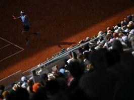 Roland Garros, è tornato il coro che ‘disturba’ i tennisti: “Olè”