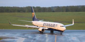 Passeggero ubriaco su un volo Ryanair, l’aereo è costretto a un atterraggio di emergenza