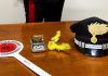 Scappano all’alt dei carabinieri e gettano la droga dallo scooter: denunciati 19enne e 17enne