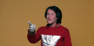 È morto Howard Storm, il regista di ‘Mork & Mindy’: aveva 94 anni