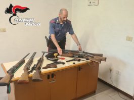 “Ti faremo tanto male”: 69enne denunciato dopo le minacce alla candidata consigliere. Sequestrate le armi