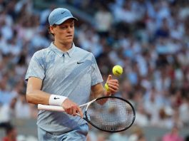 Sinner, il nuovo kit al Roland Garros non convince: “Sembra Cenerentolo”
