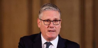 Crisi nel Labour, Starmer: “Non mi farò da parte”. Ma salgono i deputati che chiedono le dimissioni