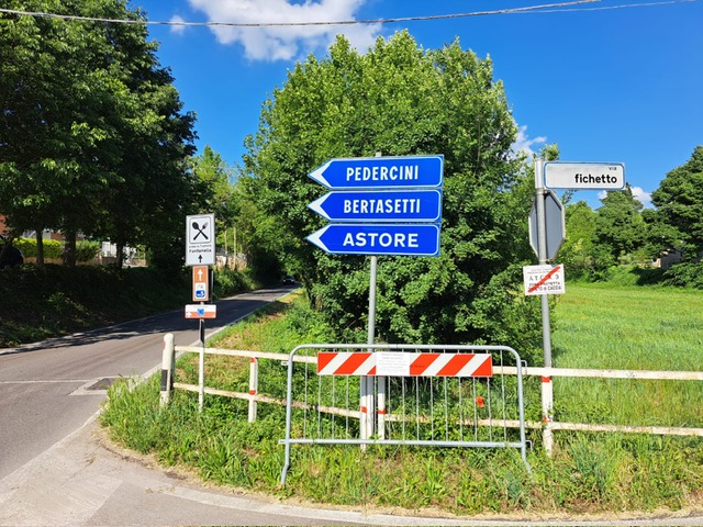 strade per deviazione gara ciclistica Castiglione