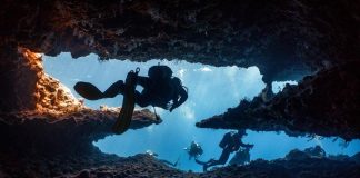 Italiani morti alle Maldive, spunta nuova ipotesi: “Sub risucchiati nelle grotte da effetto Venturi”
