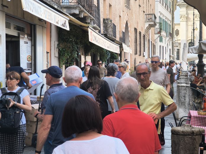 turisti-mantova-ponte-2-giugno-1