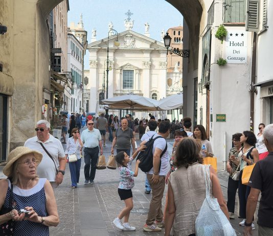Mantova, flussi turistici in calo ad agosto: 60mila visitatori in meno rispetto al 2025