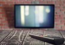 Prezzi di smartphone e tv: perché salgono e scendono e quando comprare