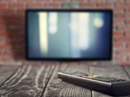 Prezzi di smartphone e tv: perché salgono e scendono e quando comprare