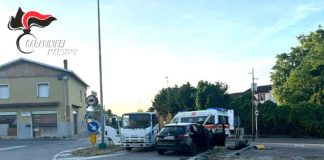 Viadana, scontro all’alba tra auto e camioncino per la raccolta rifiuti: ferito 26enne