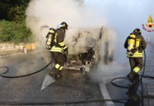 Moglia, principio d’incendio sul furgone: autista salvo grazie a un residente