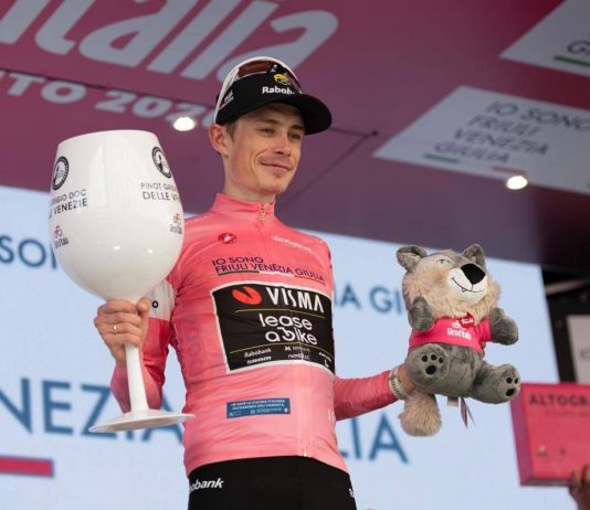 Giro d’Italia, Vingegaard vince anche la 16esima tappa e resta maglia rosa
