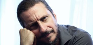 “Non hanno un dubbio”: Luca Bizzarri torna al Sociale sabato 28 novembre