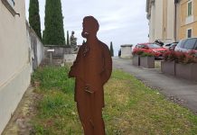 Castiglione, scultura di Henry Dunant: omaggio per fondatore Croce Rossa sulla salita del duomo