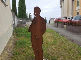 Castiglione, scultura di Henry Dunant: omaggio al fondatore Croce Rossa sulla salita del duomo