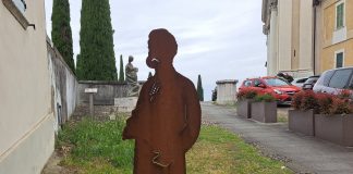 Castiglione, scultura di Henry Dunant: omaggio al fondatore Croce Rossa sulla salita del duomo
