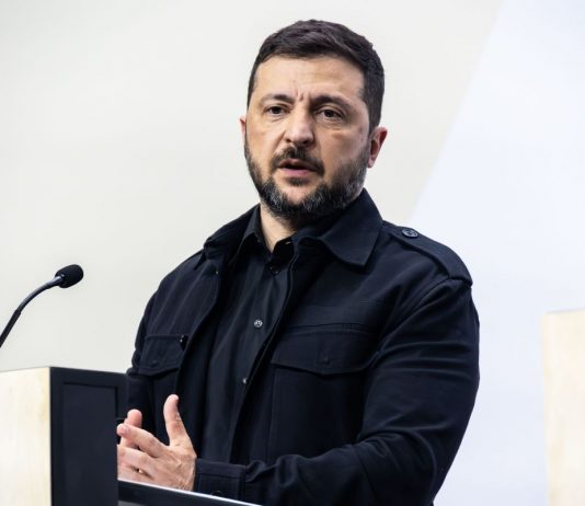 Ucraina, Zelensky “Drone russo ha colpito centrale stoccaggio di Cernobyl”