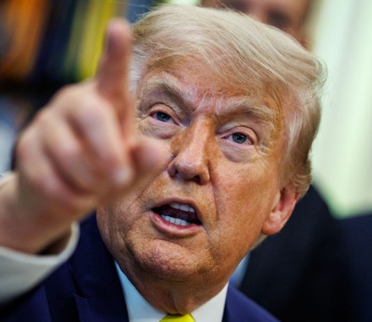 Iran, Trump “Approvati i punti finali dell’accordo, attacchi annullati”
