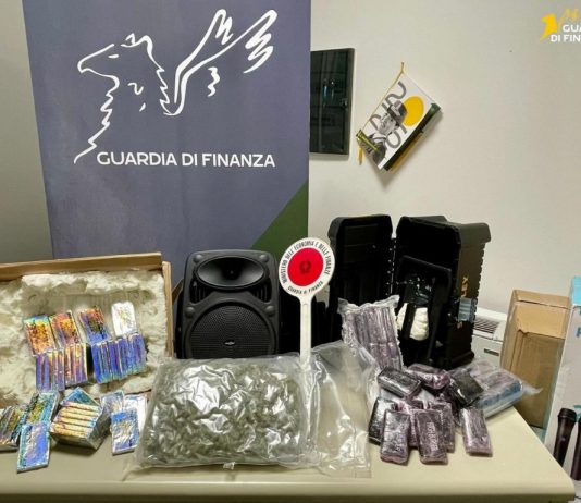 Droga dalla Spagna tra cassa acustica e attrezzi, sequestro per 6 kg a Genova
