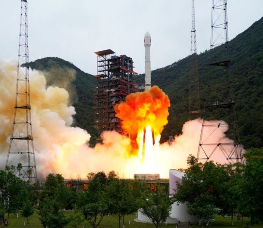 La Cina lancia un nuovo satellite nello spazio