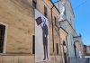 Castiglione, opera di Gianus con Henry Dunant esposta all’esterno del municipio